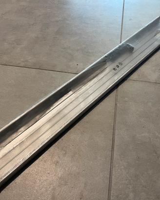Mensola Klang di Ikea in alluminio