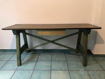 Tavolo sardo da pane