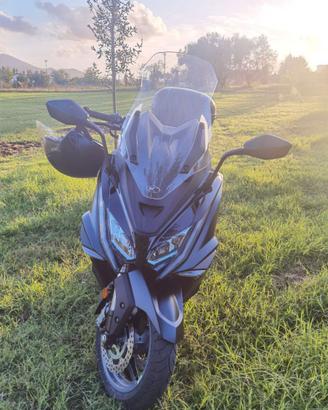 Kymco Ak550 Nero Opaco + bauletto e staffa AK 550