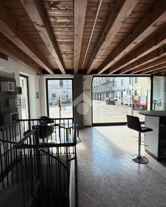 NEGOZIO A THIENE