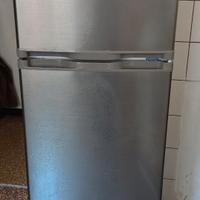 Frigorifero grigio metallizzato