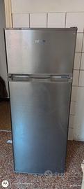 Frigorifero grigio metallizzato
