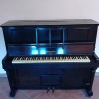 Pianoforte verticale a parete