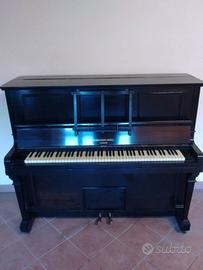 Pianoforte verticale a parete