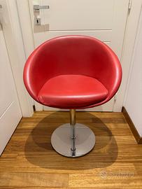 Poltroncina girevole Pedrali in pelle rossa