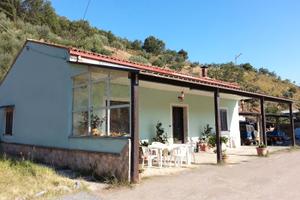 Abitazione con terreno