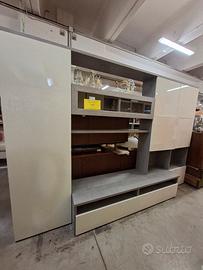 Parete Attrezzata bianca e grigia