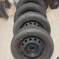 4 gomme invernali più cerchi da 15" per Hyudai i20
