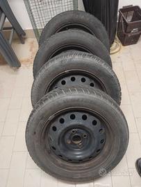 4 gomme invernali più cerchi da 15" per Hyudai i20
