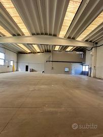 Capannone d/7 di 500mq con piazzale