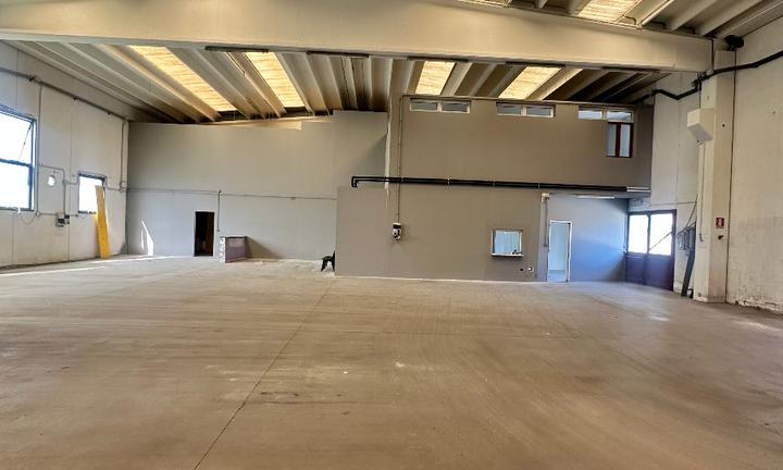 Capannone d/7 di 500mq con piazzale