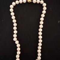 Collana di perle con chiusura in oro 14kt