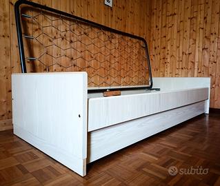 Letto singolo in legno con rete doghe e materasso