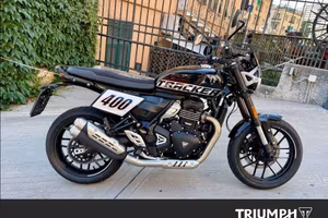 TRIUMPH Tracker 400 Phantom Black Abs