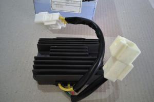 REGOLATORE DI TENSIONE VESPA LIBERTY MP3 PIAGGIO 6