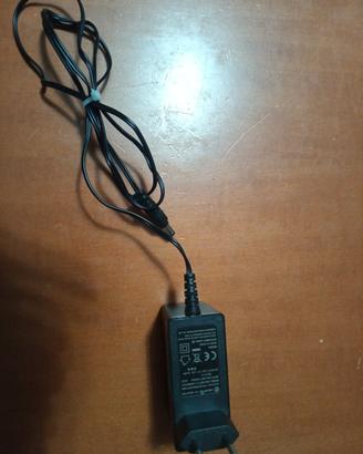 Alimentatore 12V 2.5A max 30W