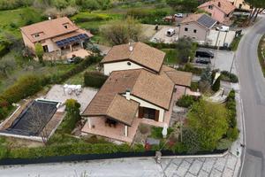 Villa di 190 m² con più di 5 locali e box auto dop