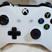 Xbox Serie X con due joypad 