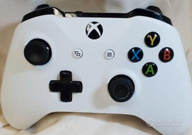 Xbox Serie X con due joypad 