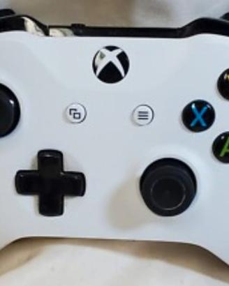 Xbox Serie X con due joypad 