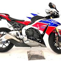 Honda CBR 1000 RR Fireblade con gomme 70% Michelin