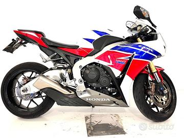 Honda CBR 1000 RR Fireblade con gomme 70% Michelin