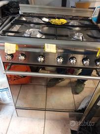 vendere cucina 4 fuochi Smeg 