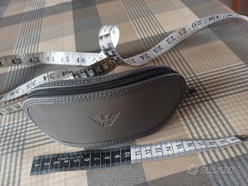 custodia morbida con cerniera. Emporio Armani