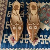 Sandalo in pelle scamosciata trapuntata