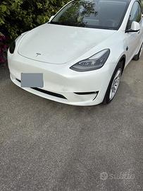 TESLA MODEL Y 4 ruote motrici dual motor