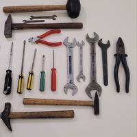 Vari attrezzi da lavoro 