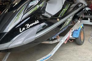 Moto d'acqua e pedana