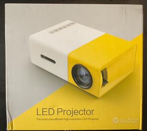 Mini proiettore compatto usato una volta funziona