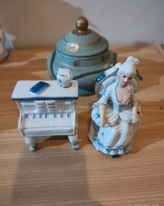 Vaso in porcellana + bambola/piano