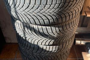 Cerchi in lega con gomme per Vw Golf