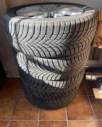 Cerchi in lega con gomme per Vw Golf