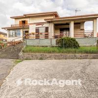 VILLA UNIFAMILIARE CON GIARDINO