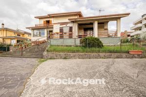 VILLA UNIFAMILIARE CON GIARDINO