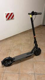 Xiaomi Mi Essential 2020 monopattino/ e-scooter