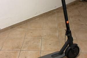 Xiaomi Mi Essential 2020 monopattino/ e-scooter