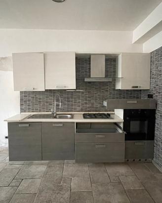 Cucina completa di elettrodomestici