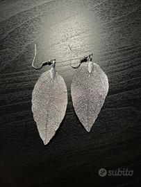 Orecchini foglie filigrana color argento – Leggeri