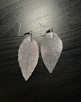Orecchini foglie filigrana color argento – Leggeri