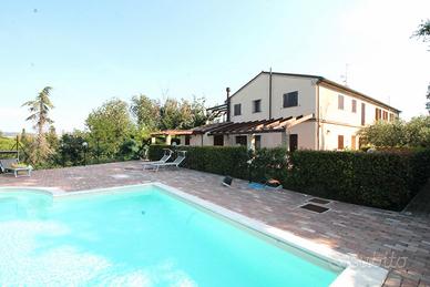 Pesaro indipendente piscina giardino garage