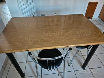 Tavolo cucina e 3 seggiole