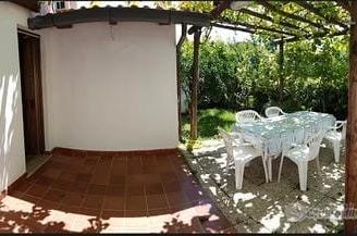 Villetta 8 posti a pochi metri dal mare e negozi