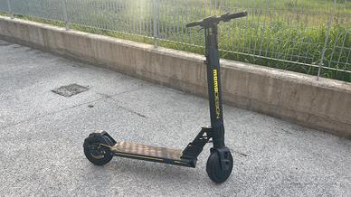 Monopattino momo design pari al nuovo