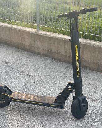 Monopattino momo design pari al nuovo