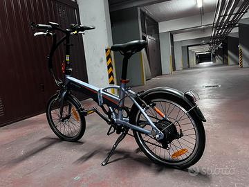 Bici pieghevole a pedalata assistita BTwin