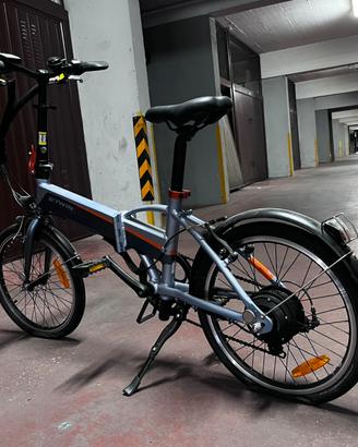Bici pieghevole a pedalata assistita BTwin